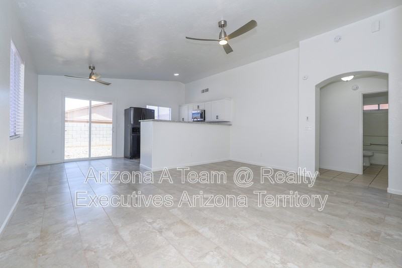 8873 E Rose Tree St - Photo 3 of 15