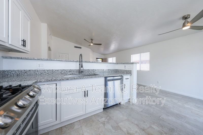 8873 E Rose Tree St - Photo 4 of 15