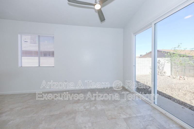 8873 E Rose Tree St - Photo 5 of 15