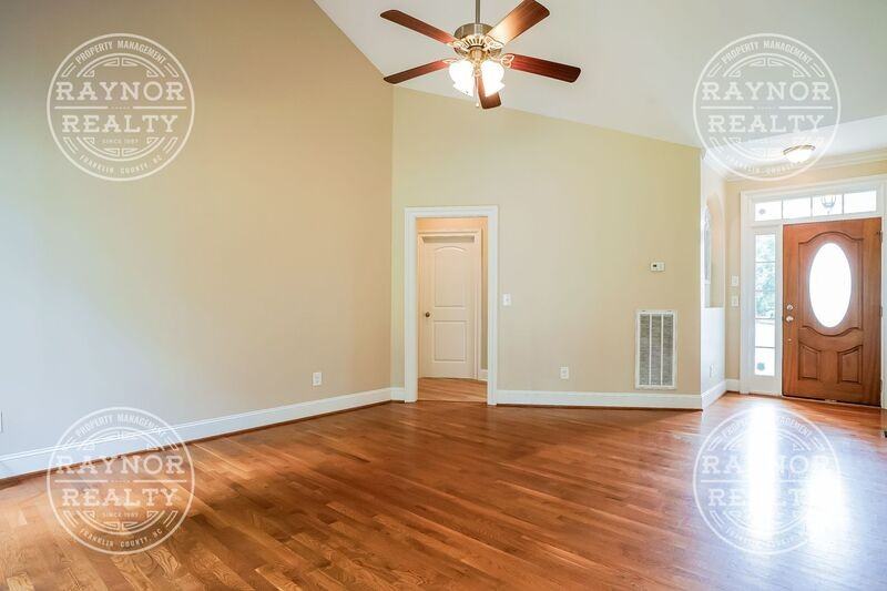 90 Glen Oaks Dr - Photo 3 of 16