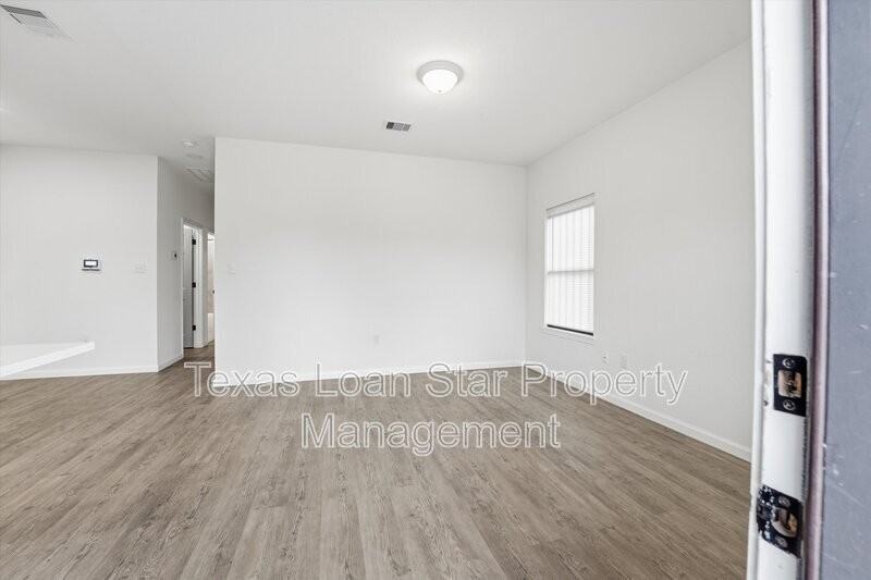 319 N Carolina St #B - Photo 3 of 17
