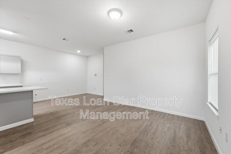 319 N Carolina St #B - Photo 4 of 17