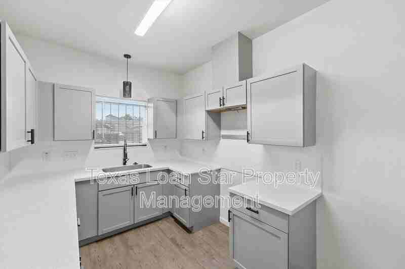 319 N Carolina St #B - Photo 7 of 17