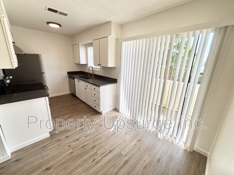 715 Mary St #9 - Photo 3 of 13