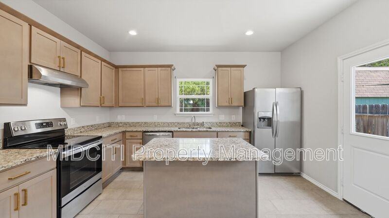 1035 Cedar Grove Trl - Photo 4 of 30