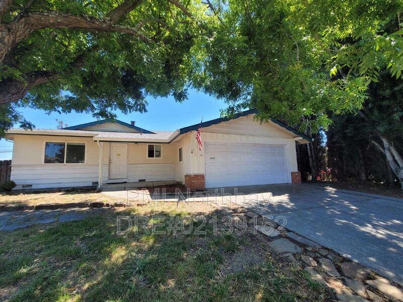 1325 Canterbury Dr - Photo 2 of 21