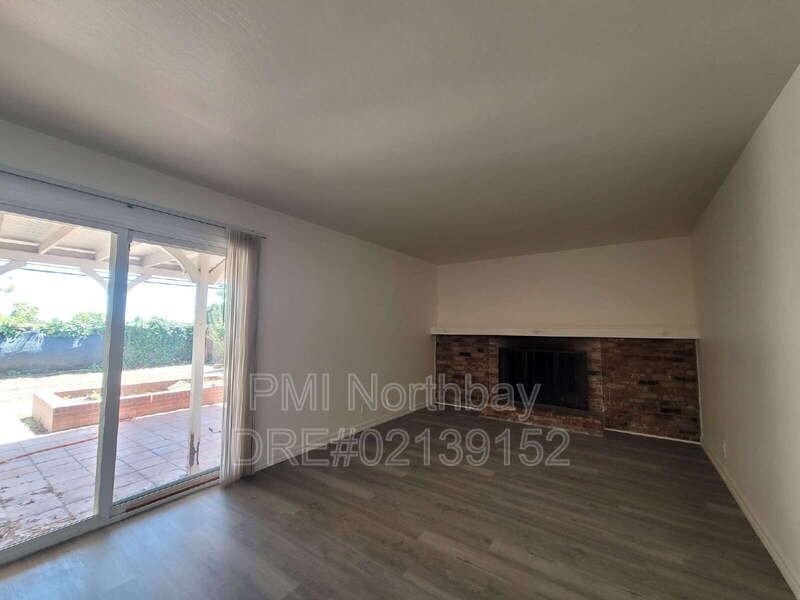 1325 Canterbury Dr - Photo 3 of 21