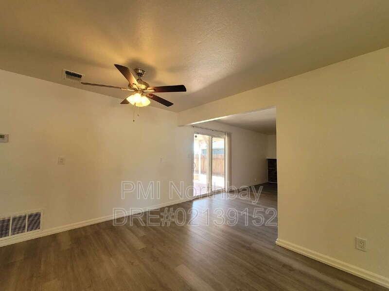 1325 Canterbury Dr - Photo 4 of 21