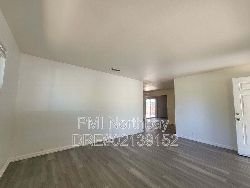 1325 Canterbury Dr - Photo 5 of 21