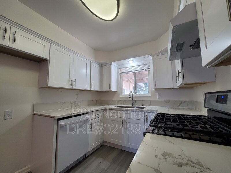 1325 Canterbury Dr - Photo 6 of 21