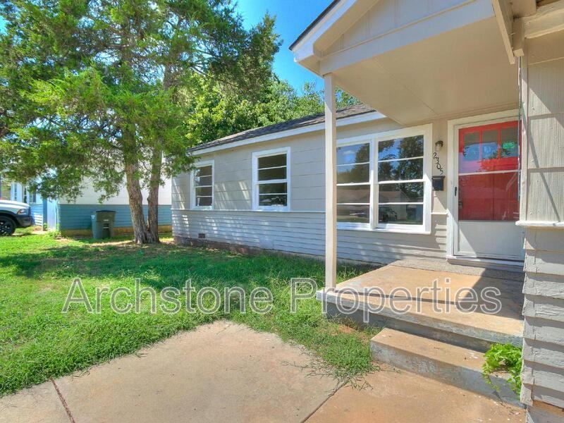 2305 Mustang St - Photo 2 of 36