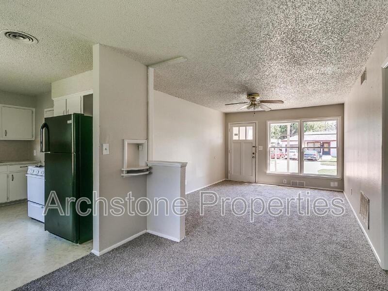 2305 Mustang St - Photo 3 of 36