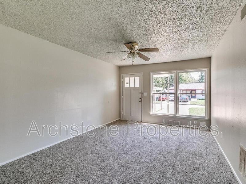 2305 Mustang St - Photo 5 of 36
