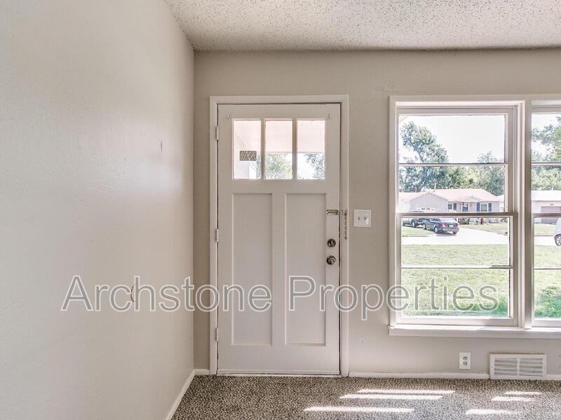 2305 Mustang St - Photo 6 of 36