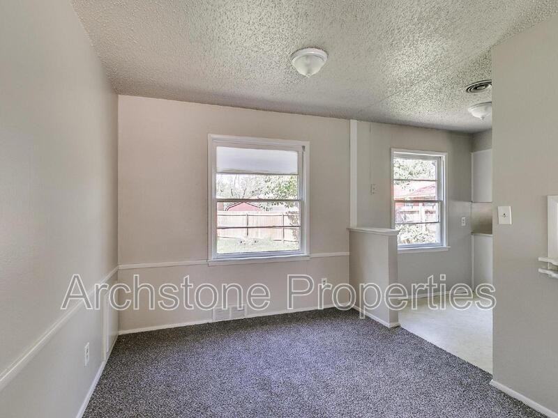 2305 Mustang St - Photo 7 of 36