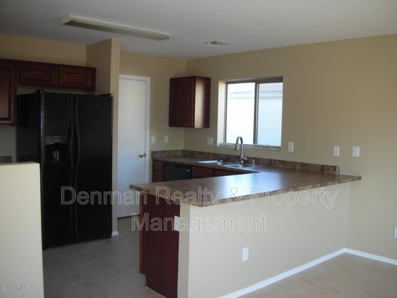 5725 S 32nd Ln - Photo 3 of 15