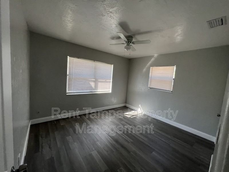 1026 1/2 19th St S - Photo 7 of 10