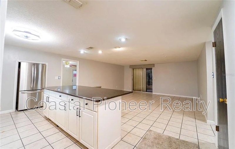 7713 Heather St - Photo 3 of 26