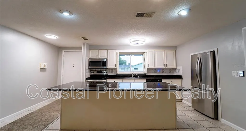 7713 Heather St - Photo 4 of 26