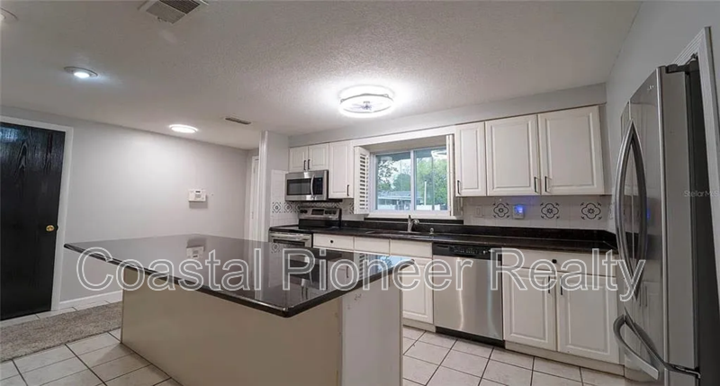 7713 Heather St - Photo 6 of 26