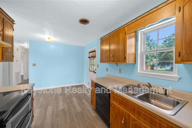 405 Eddy St - Photo 6 of 14