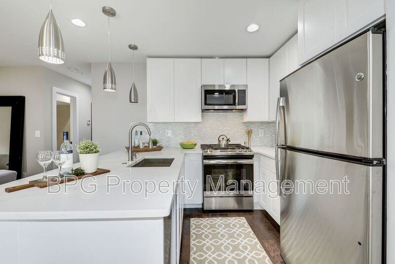 528 Kennedy St Nw #402 - Photo 2 of 12