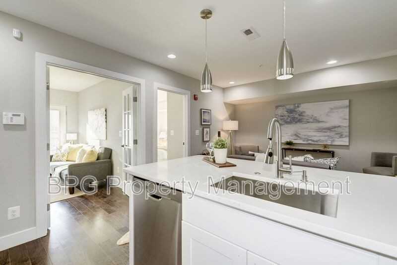 528 Kennedy St Nw #402 - Photo 3 of 12