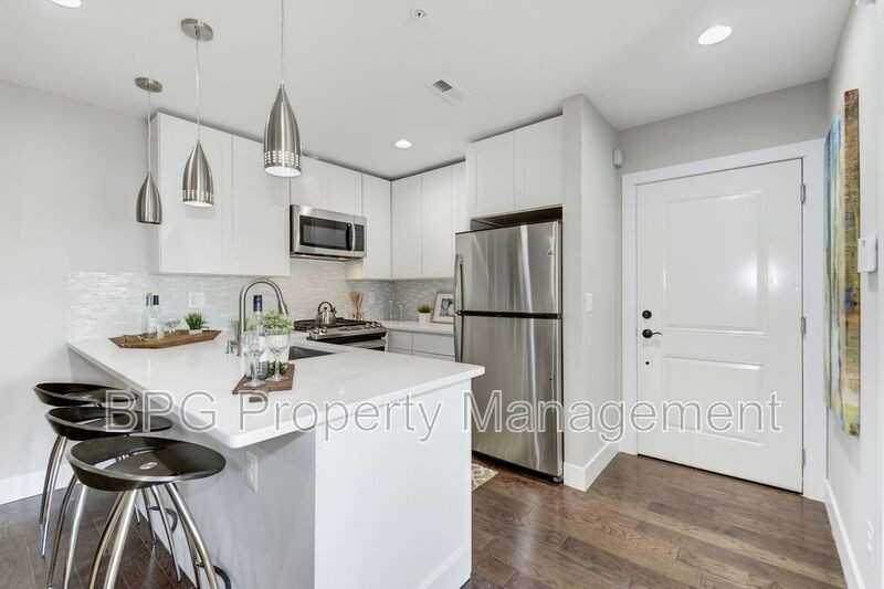 528 Kennedy St Nw #402 - Photo 5 of 12