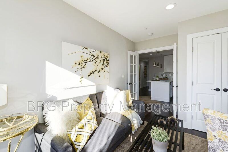 528 Kennedy St Nw #402 - Photo 7 of 12