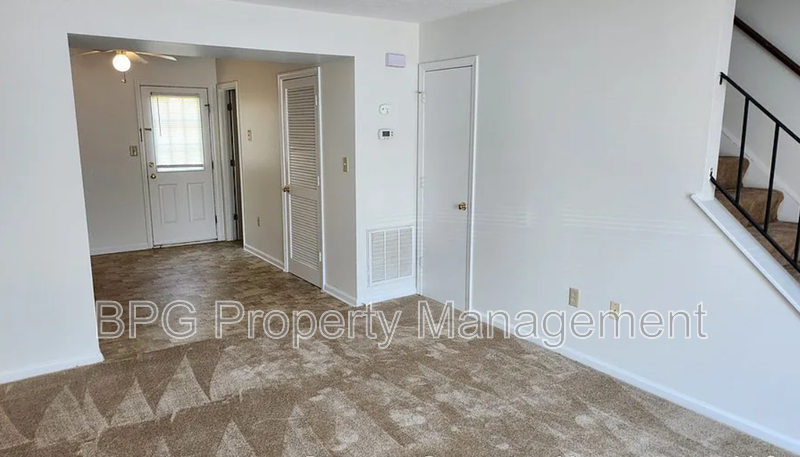 601 Hamlet Ave #D - Photo 3 of 19