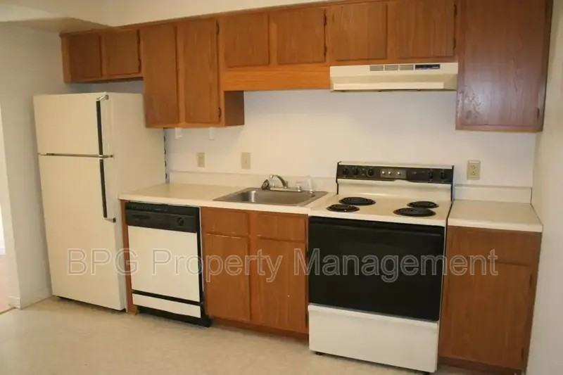 601 Hamlet Ave #D - Photo 5 of 19