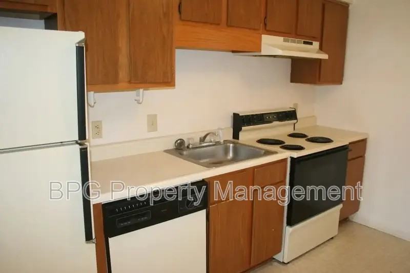 601 Hamlet Ave #D - Photo 6 of 19
