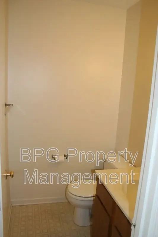 601 Hamlet Ave #D - Photo 7 of 19