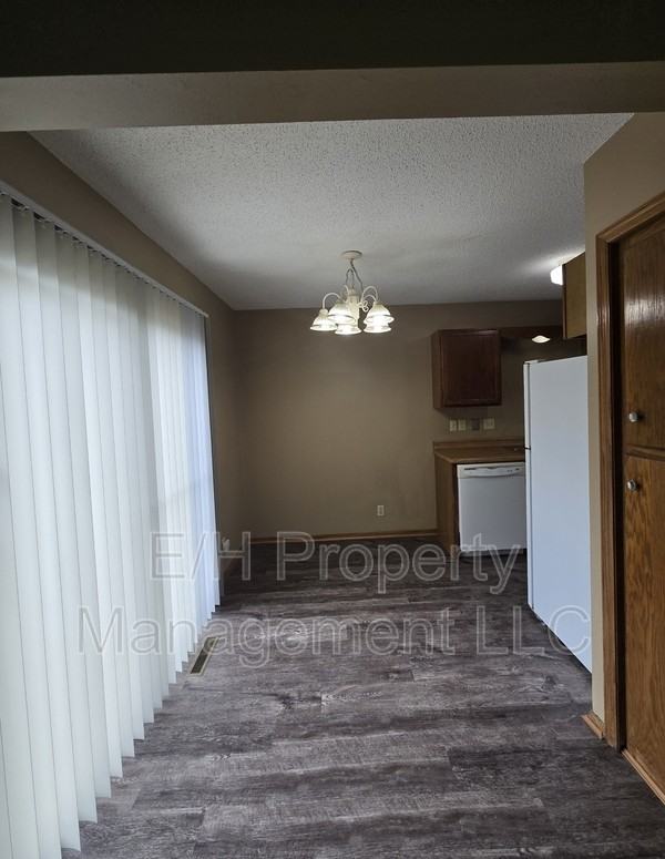 9105 W Westlawn St #1 - Photo 6 of 34
