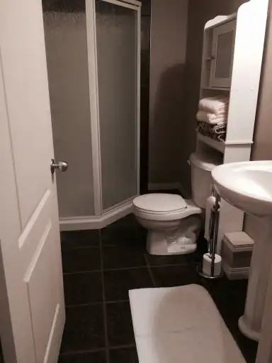 10 Lancaster Close - Photo 3 of 5