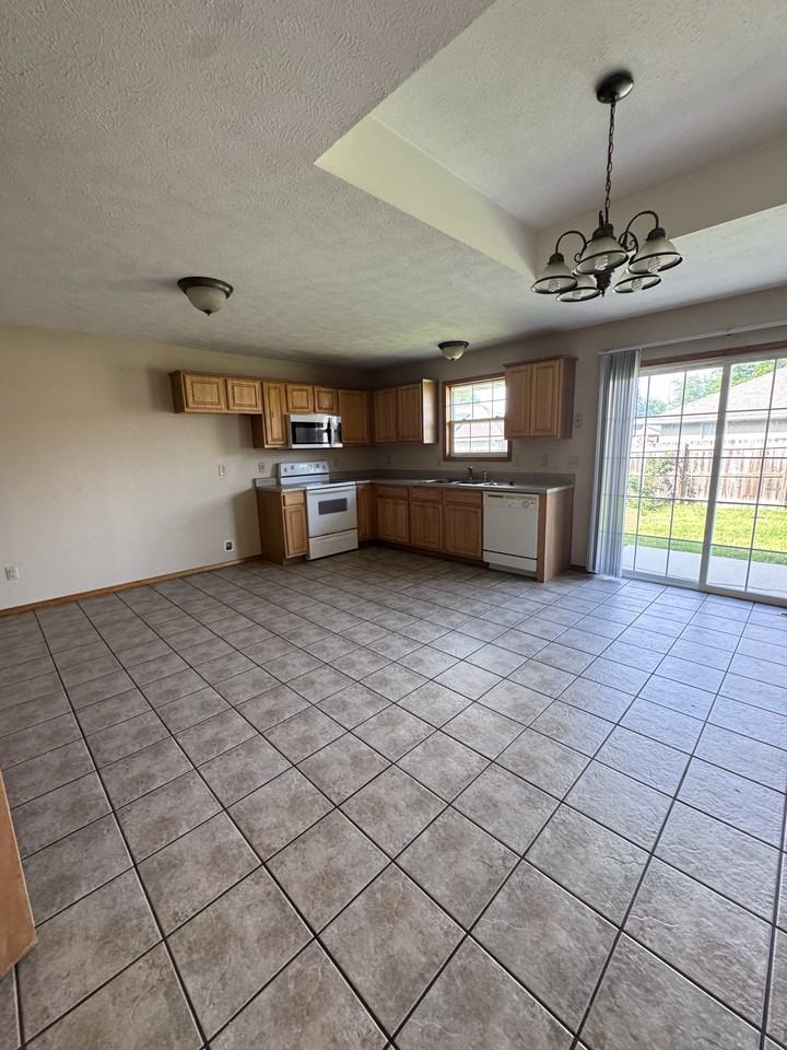 125 W Trail Point Dr #NA - Photo 2 of 10