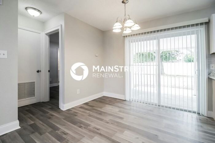 3977 Kingsport Dr - Photo 4 of 16