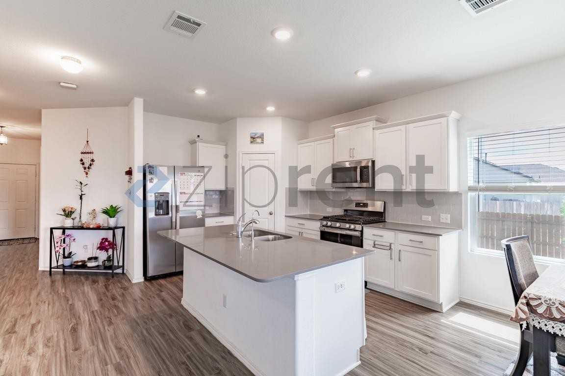 1600 Cobblecrest Ln - Photo 5 of 29