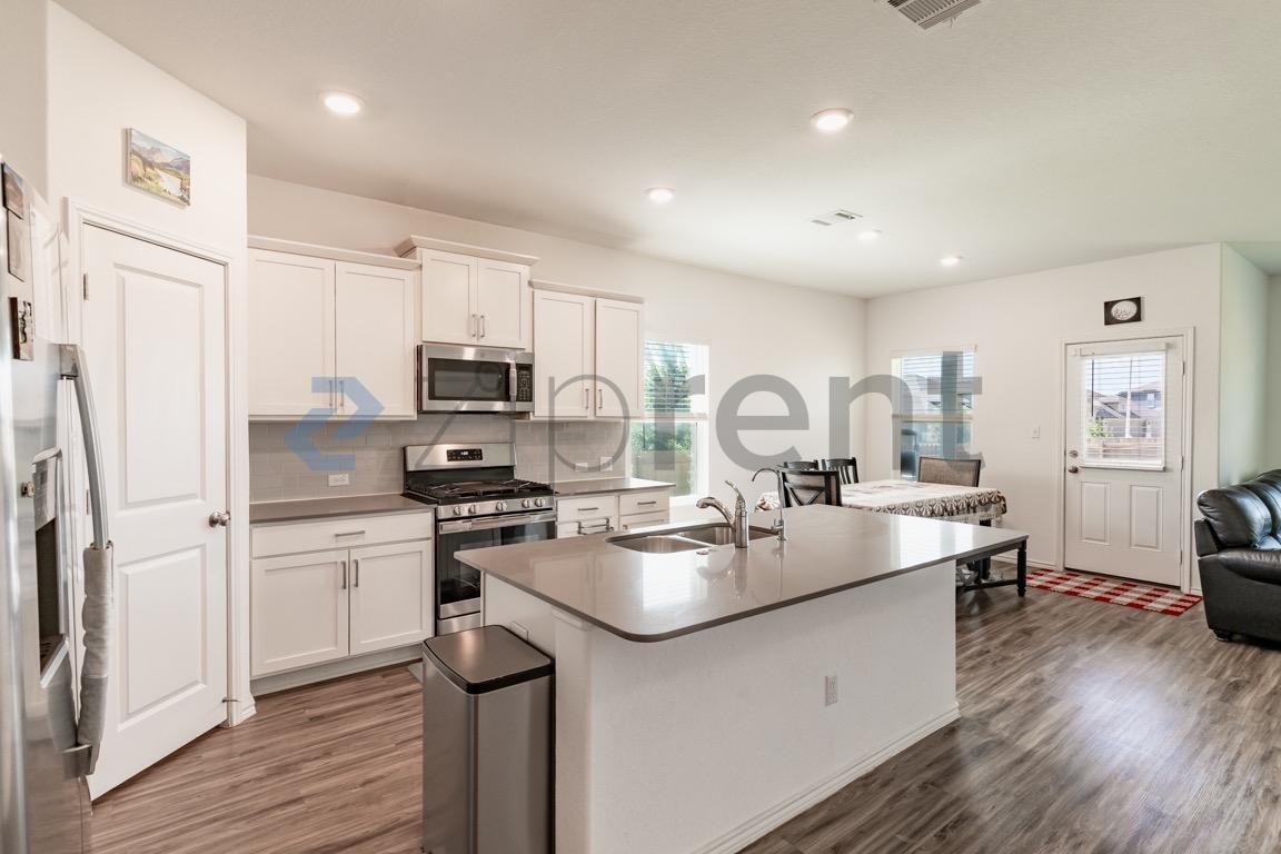 1600 Cobblecrest Ln - Photo 6 of 29