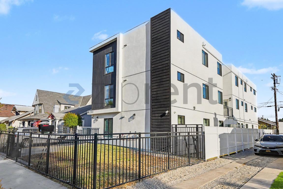 1438 W 37th Dr - Photo 4 of 25