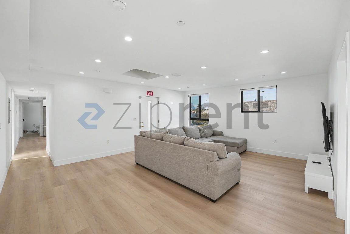 1438 W 37th Dr - Photo 5 of 25