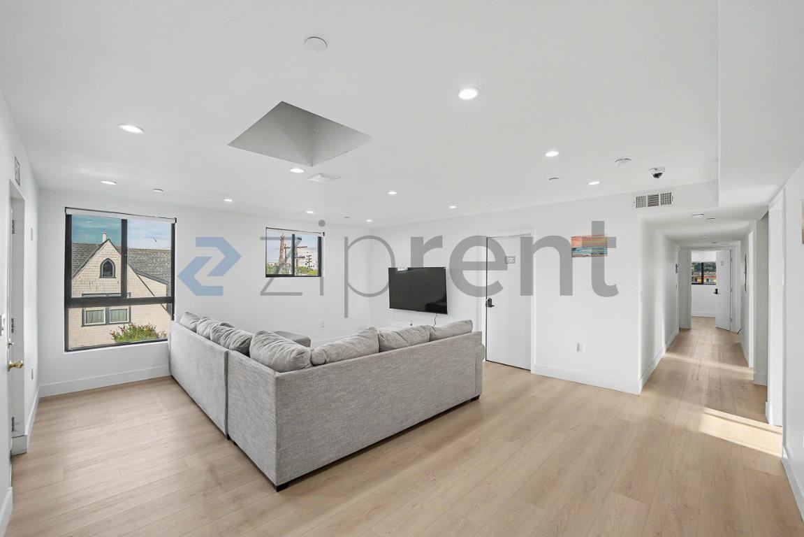 1438 W 37th Dr - Photo 6 of 25