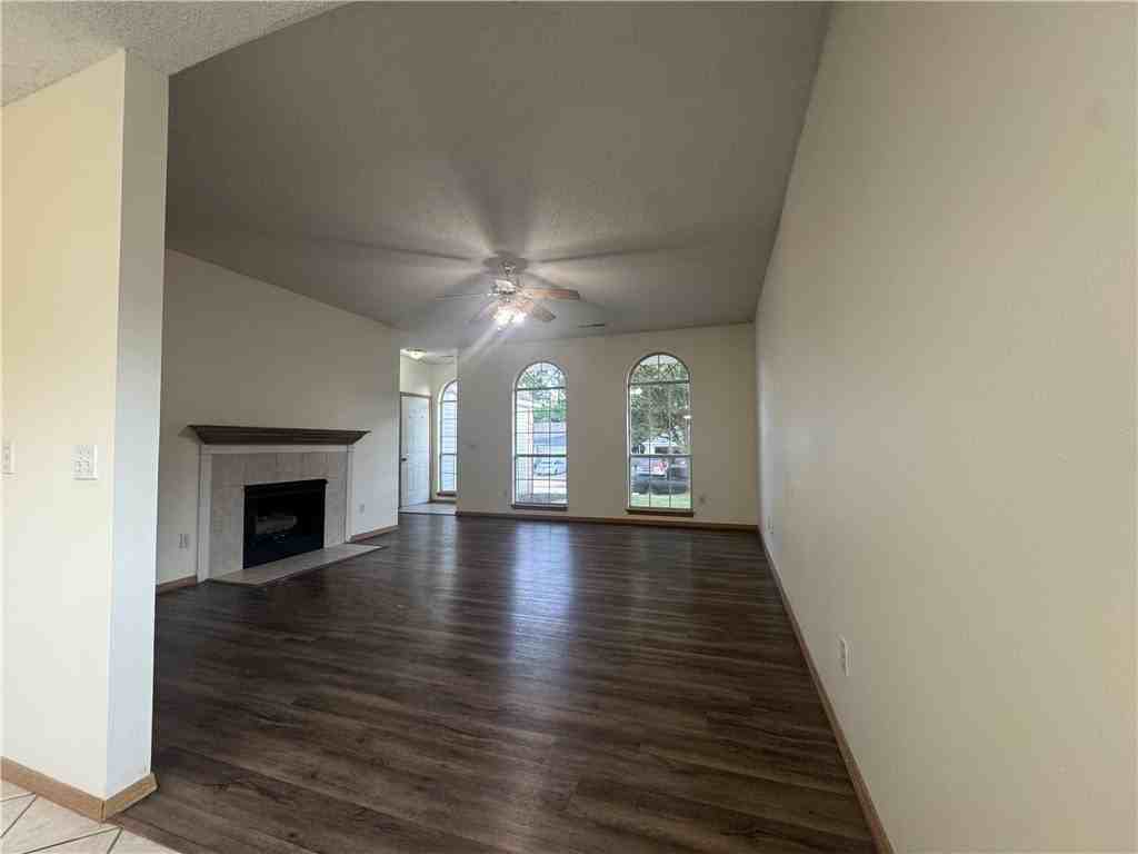 1502 Cresent St - Photo 2 of 13