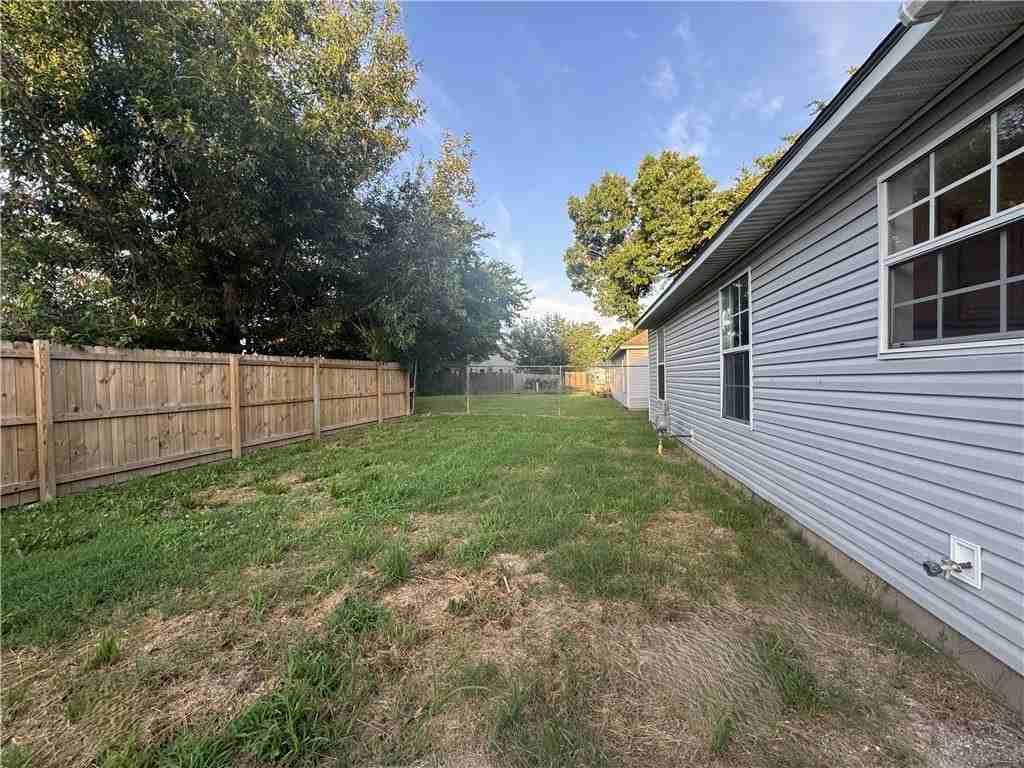 1502 Cresent St - Photo 4 of 13