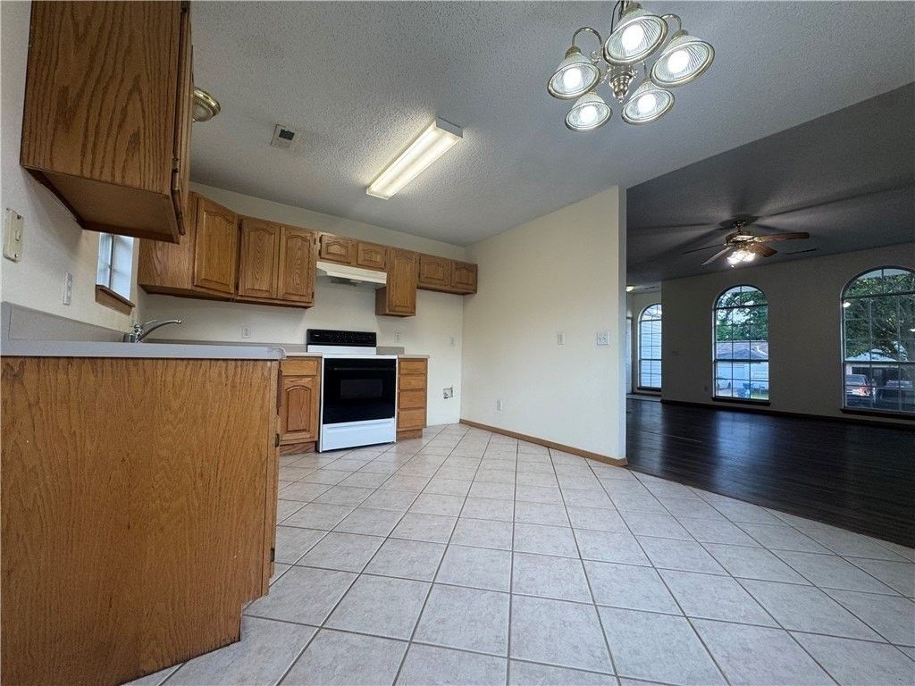 1502 Cresent St - Photo 6 of 13