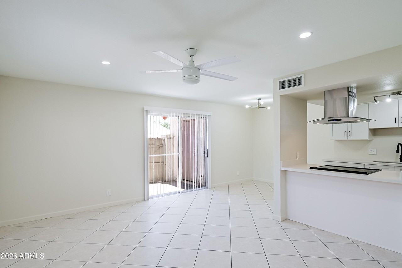 1237 E Lawrence Ln - Photo 2 of 30