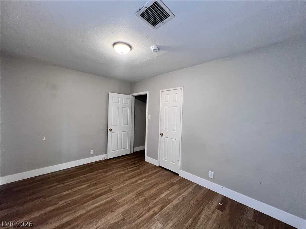 2410 Poplar Ave - Photo 5 of 22