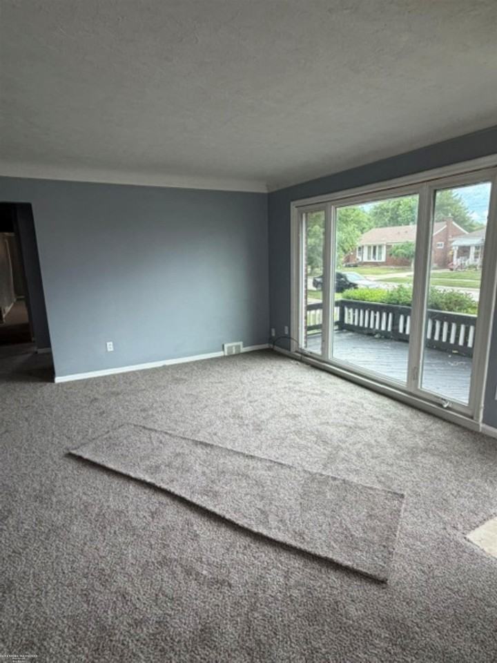 26125 Huntington St - Photo 2 of 8