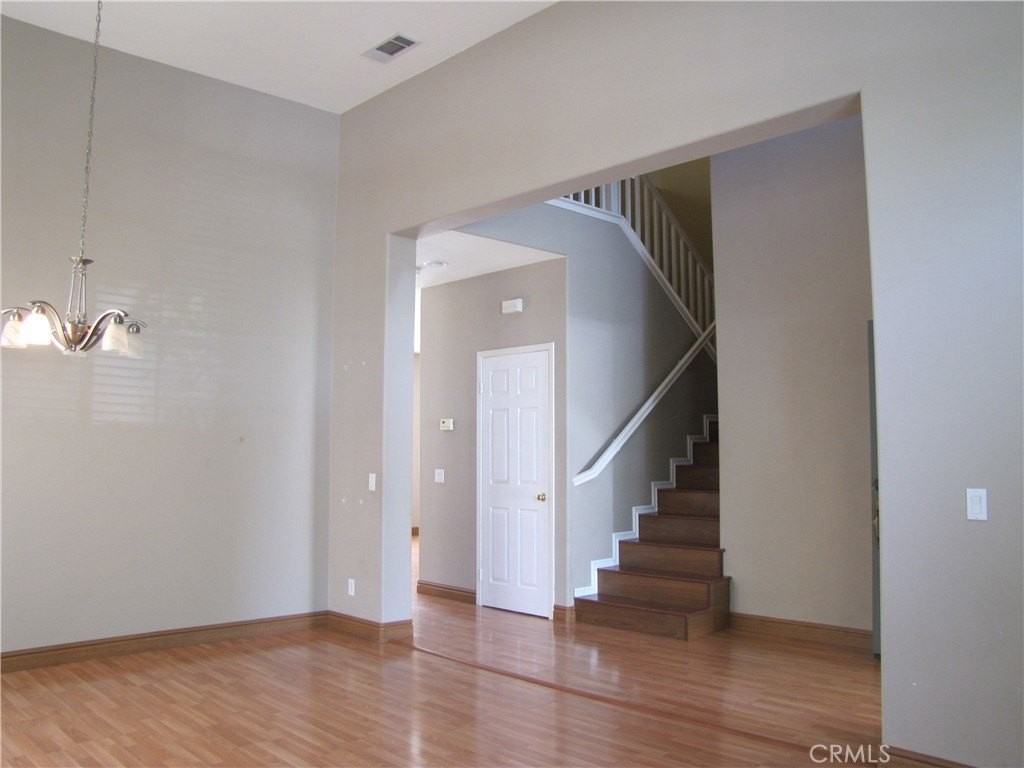 5661 Knollside Way - Photo 4 of 31