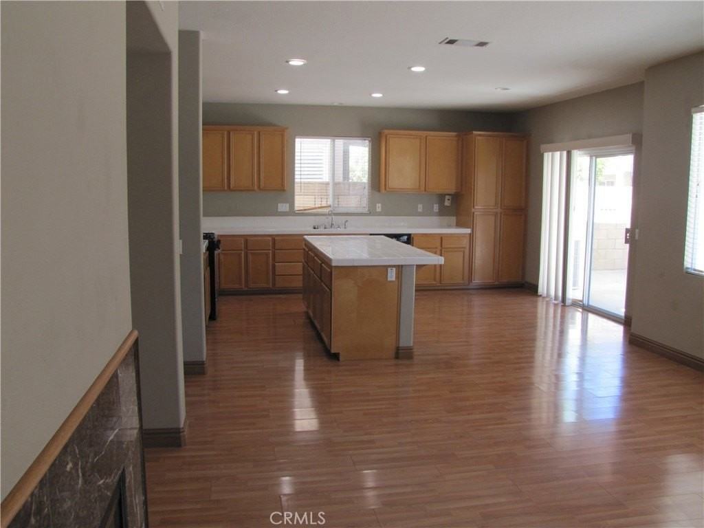 5661 Knollside Way - Photo 7 of 31